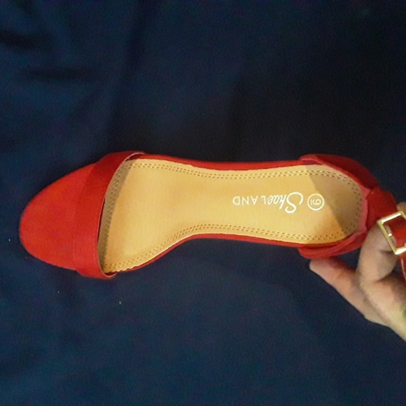 Red heels - Picture 3 of 6